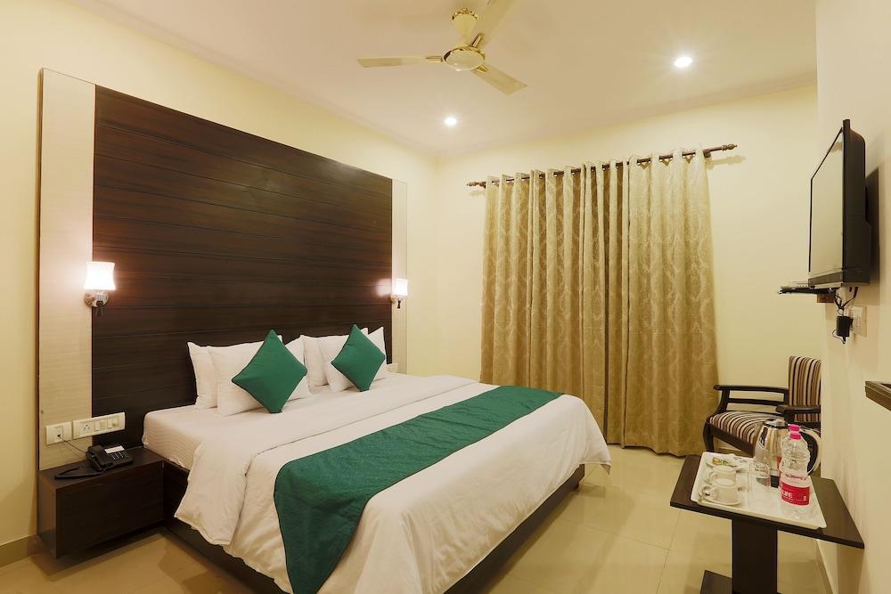 Airport Hotel Chanakya Neu-Delhi Exterior foto