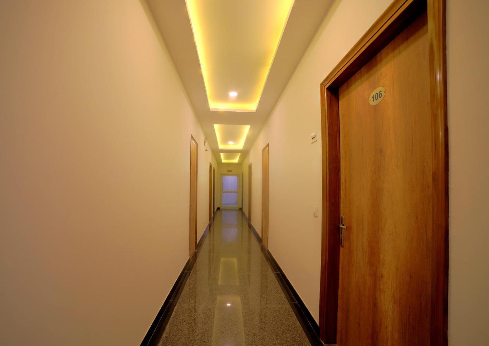 Airport Hotel Chanakya Neu-Delhi Exterior foto