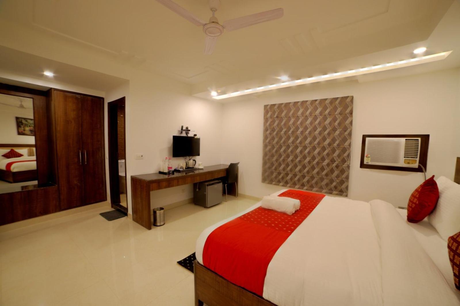 Airport Hotel Chanakya Neu-Delhi Exterior foto