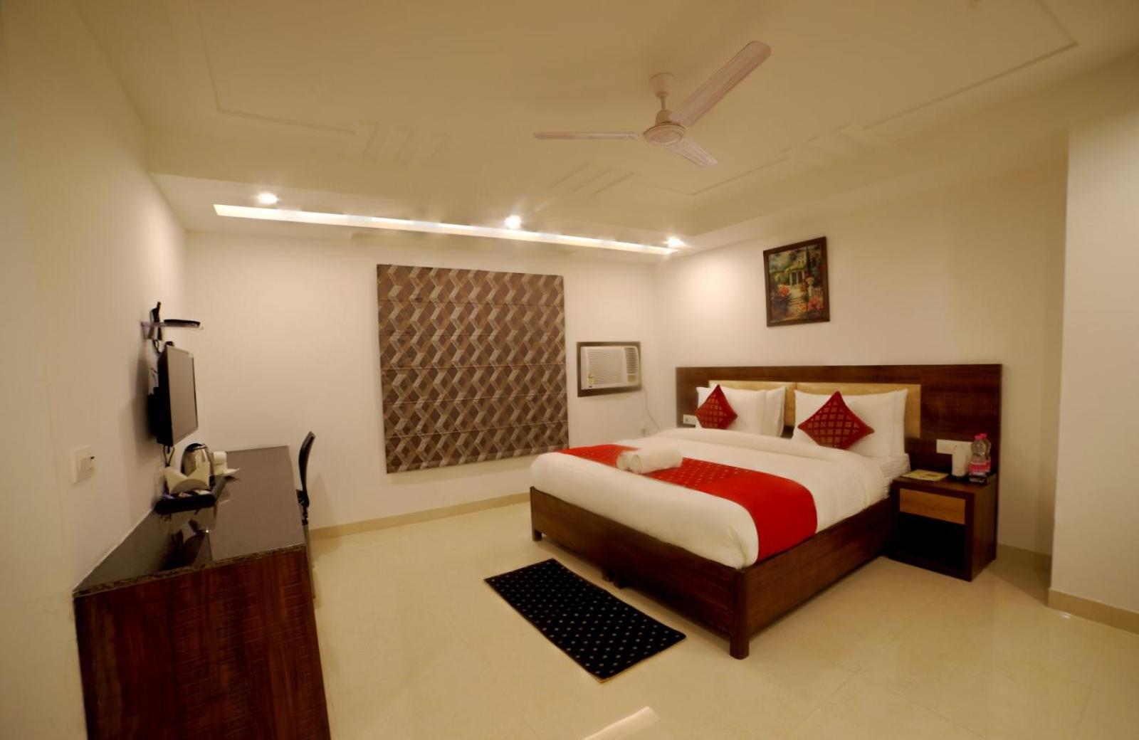 Airport Hotel Chanakya Neu-Delhi Exterior foto
