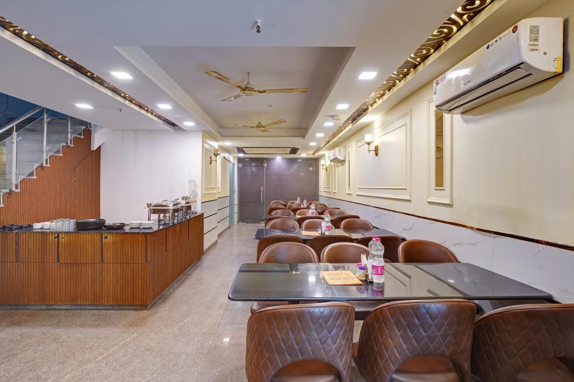 Airport Hotel Chanakya Neu-Delhi Exterior foto