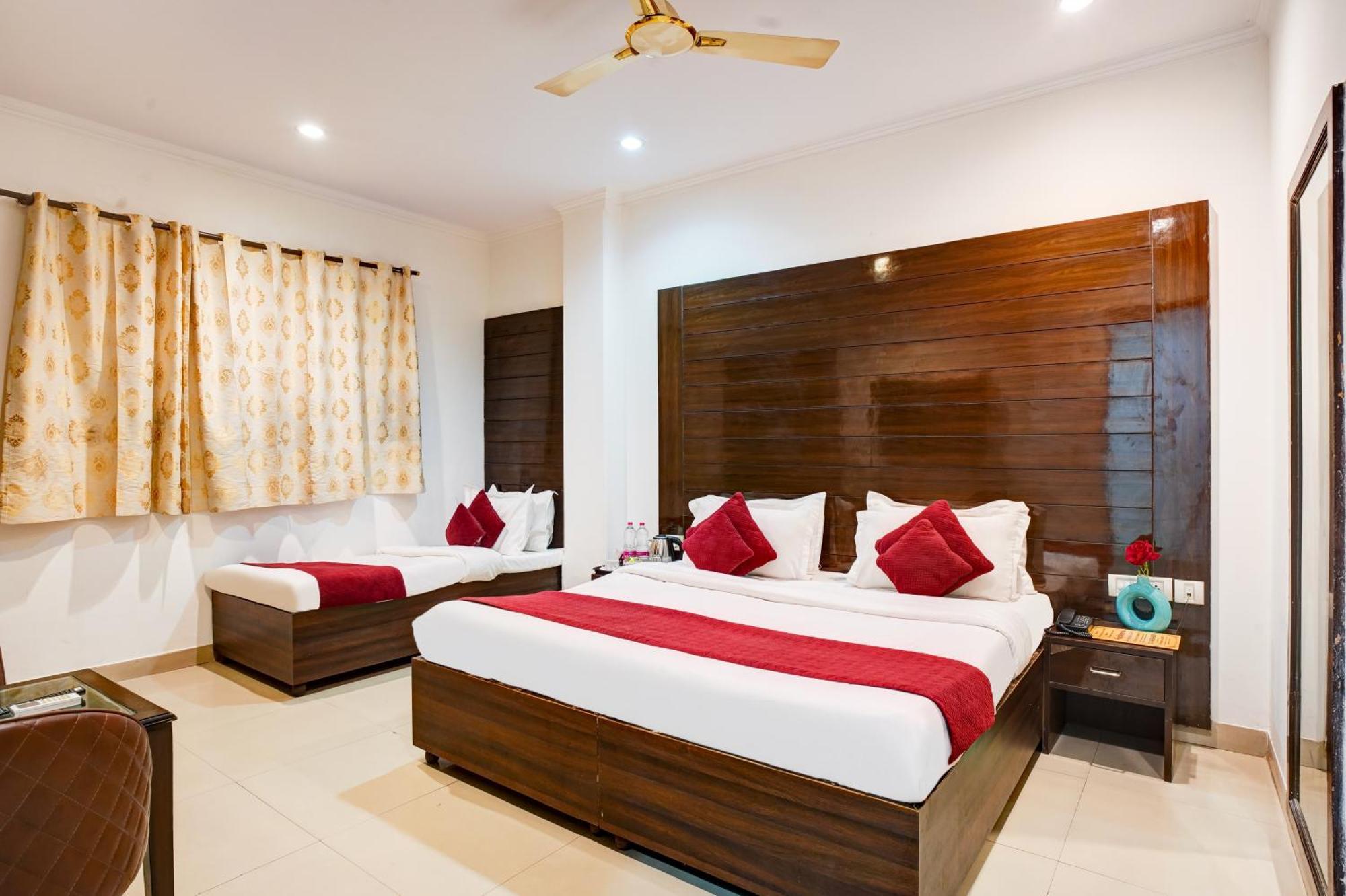 Airport Hotel Chanakya Neu-Delhi Exterior foto