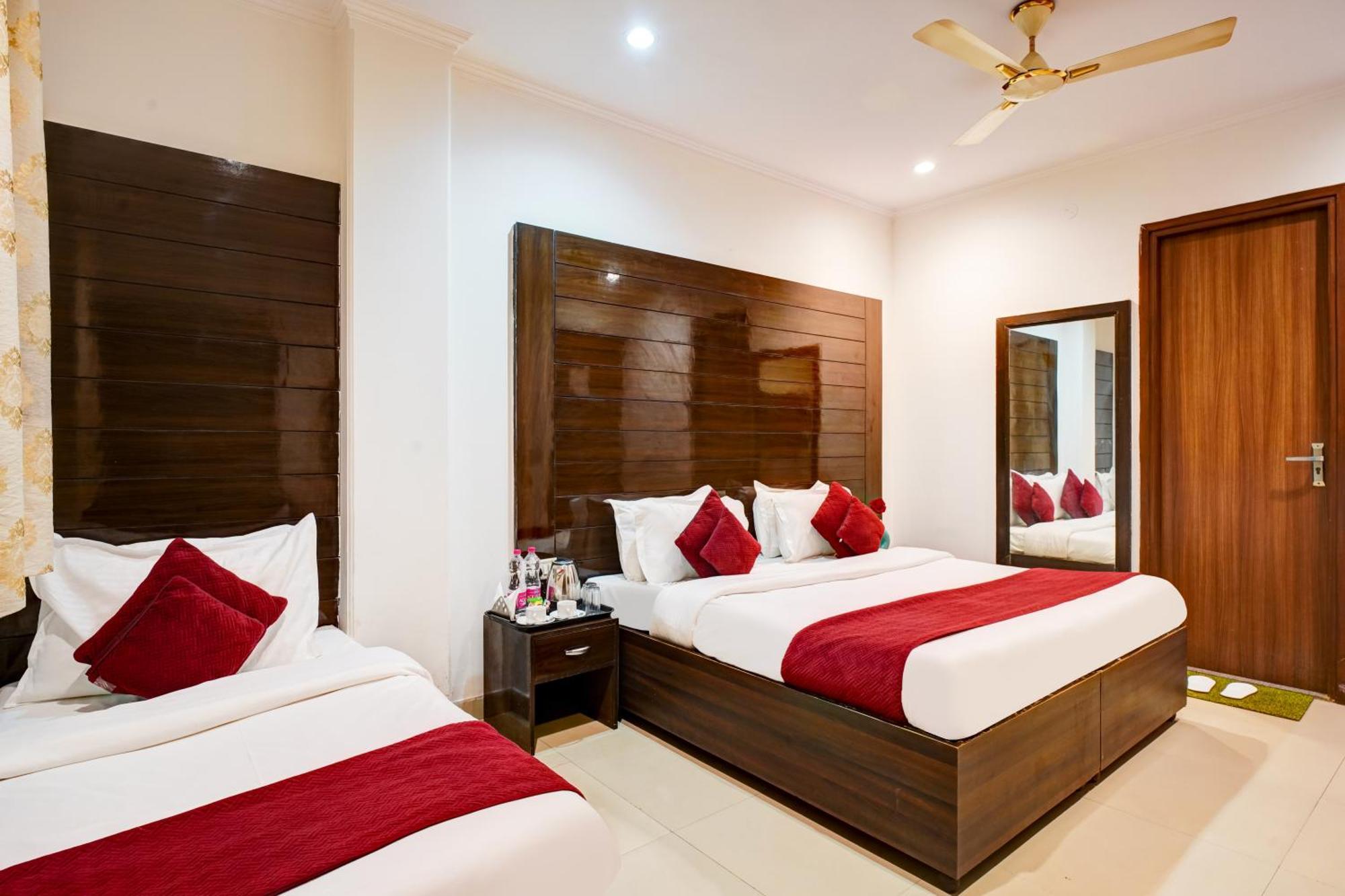 Airport Hotel Chanakya Neu-Delhi Exterior foto