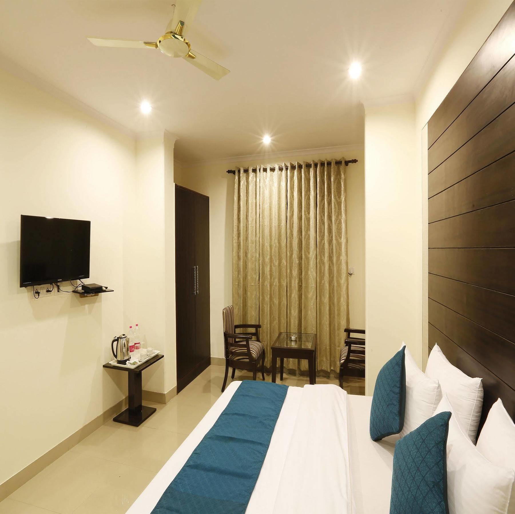 Airport Hotel Chanakya Neu-Delhi Exterior foto